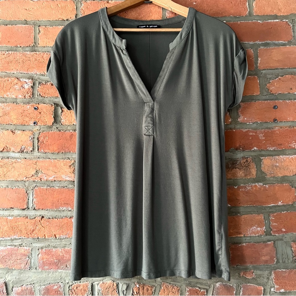 Cable & Gauge Olive Green Button-back Short Sleeve T-Shirt, size M
